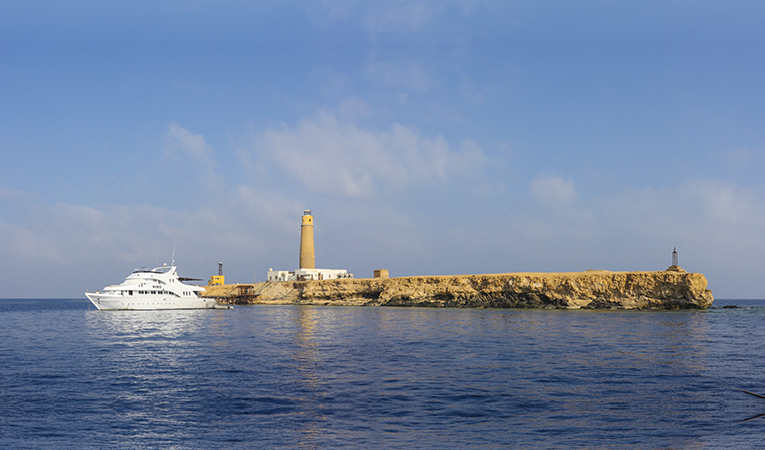 جزيرة الأخوين ... موقع غطس مذهل في البحر الأحمر Photo